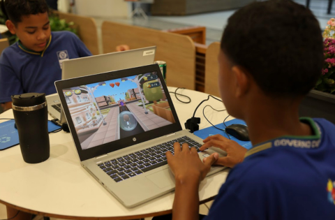 Crianças aprendem a combater o trabalho infantil em ação do TRT/MT no Pantanal Shopping