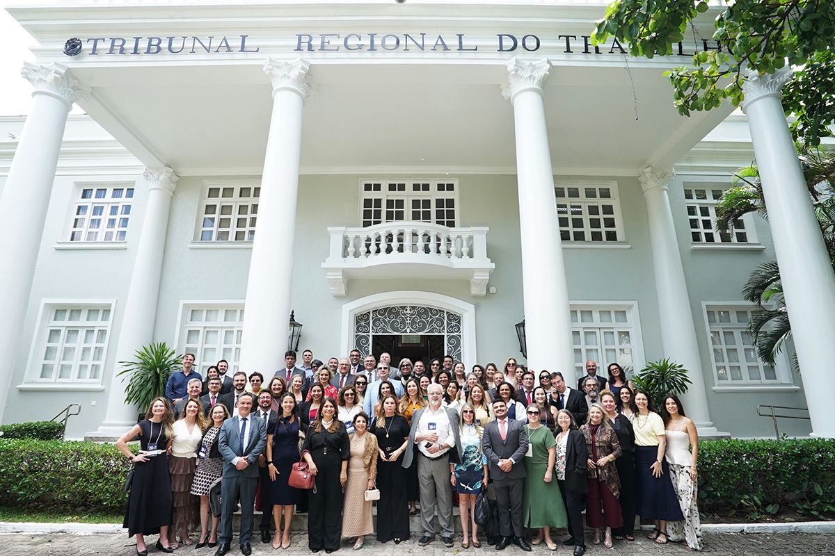 Todas as Notícias 2 Magistrados e servidores das Escolas Judiciais trabalhistas de todo o Brasil reúnem-se na sede do TRT-CE, em Fortaleza.