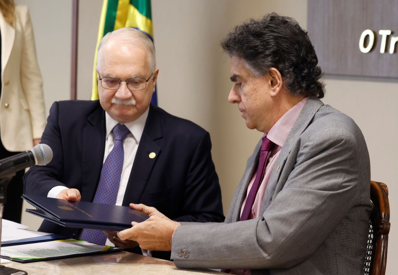 TST, CSJT e CNJ firmam acordo para desenvolver agenda conjunta voltada à dignidade no trabalho - CSJT2 5 Ministros Edson Fachin e Vieira de Mello Filho