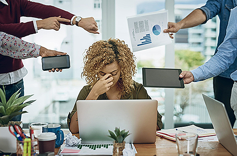 Bancária com burnout e depressão garante direito ao ressarcimento de custos e indenização