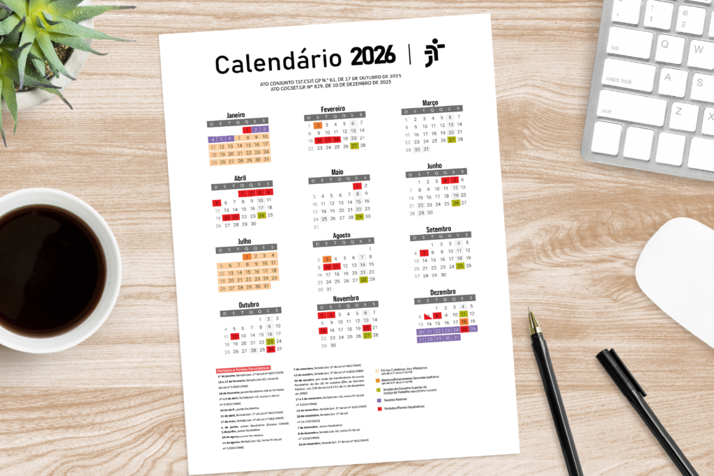 mockup do calendário sobre uma mesa.